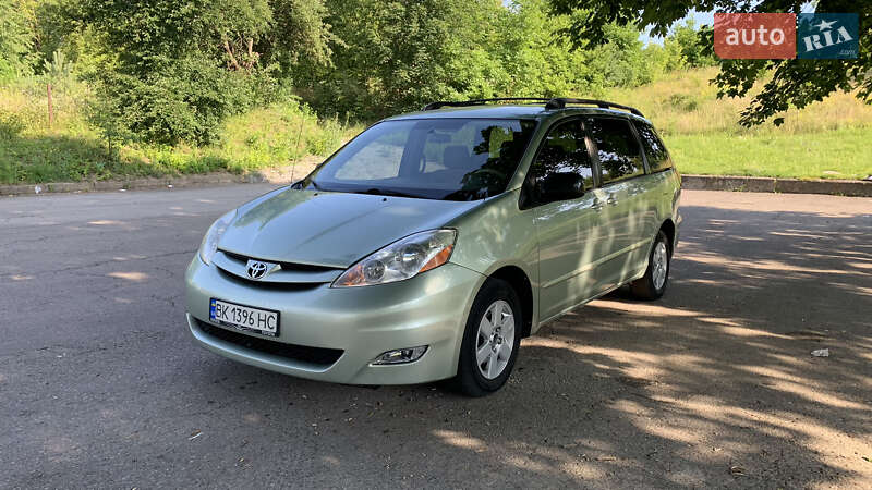 Минивэн Toyota Sienna 2007 в Ровно