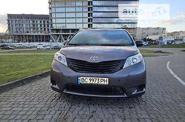 Мінівен Toyota Sienna 2015 в Львові