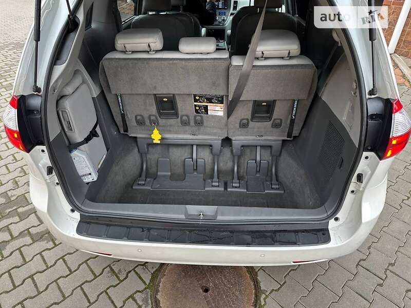 Минивэн Toyota Sienna 2018 в Одессе