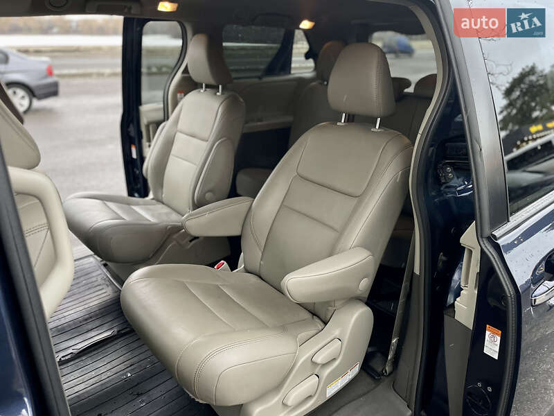 Мінівен Toyota Sienna 2019 в Умані