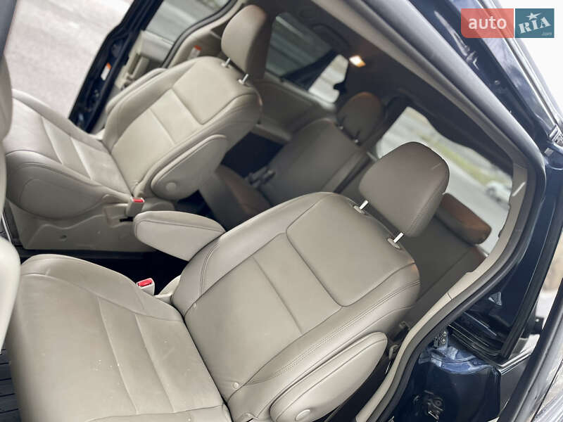 Мінівен Toyota Sienna 2019 в Умані