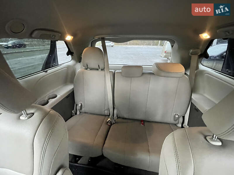 Мінівен Toyota Sienna 2019 в Умані