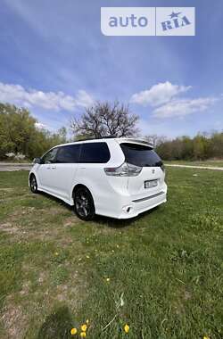 Минивэн Toyota Sienna 2016 в Днепре