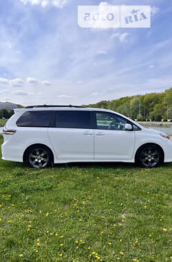Минивэн Toyota Sienna 2016 в Днепре