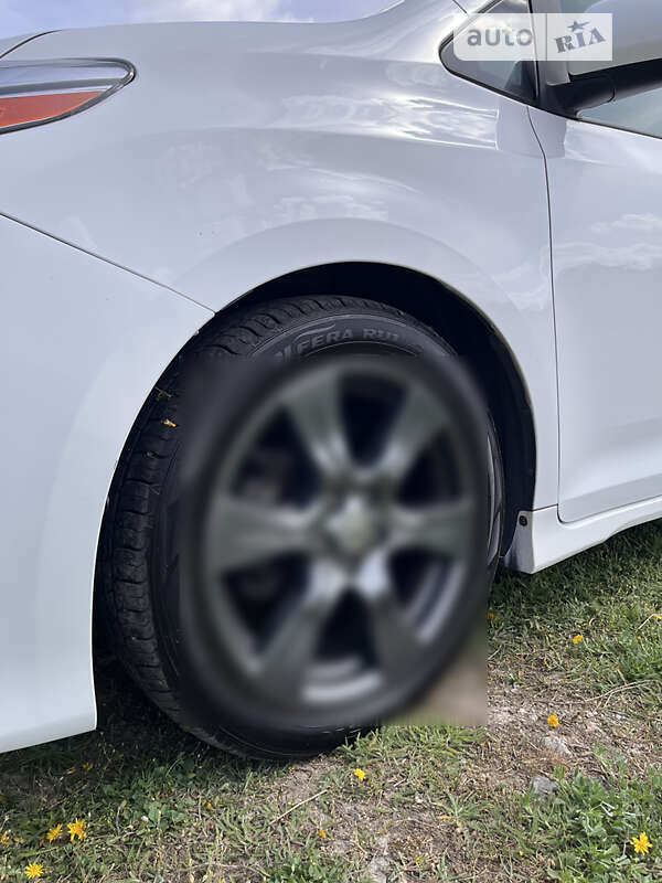 Минивэн Toyota Sienna 2016 в Днепре