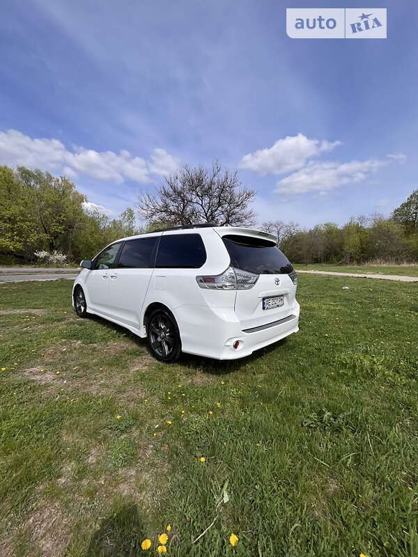 Минивэн Toyota Sienna 2016 в Днепре