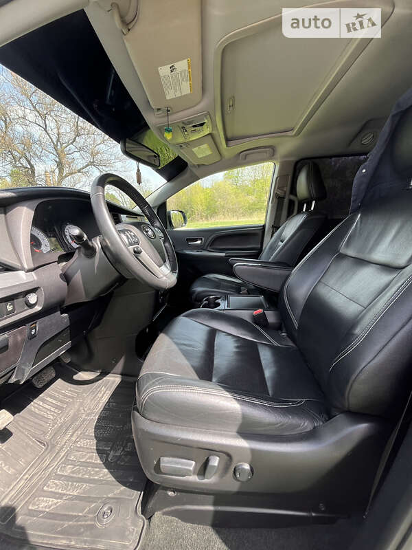 Минивэн Toyota Sienna 2016 в Днепре