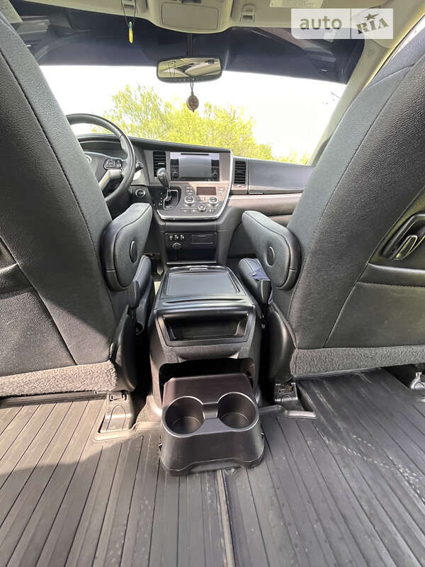 Минивэн Toyota Sienna 2016 в Днепре