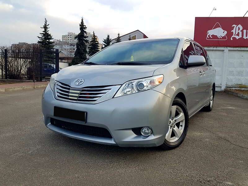 Минивэн Toyota Sienna 2015 в Киеве