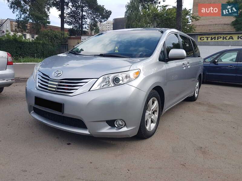 Минивэн Toyota Sienna 2015 в Киеве