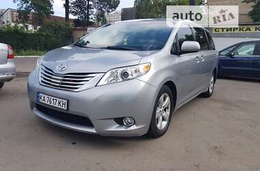 Мінівен Toyota Sienna 2015 в Києві