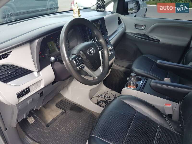 Минивэн Toyota Sienna 2015 в Киеве