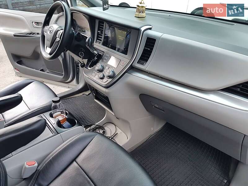 Минивэн Toyota Sienna 2015 в Киеве