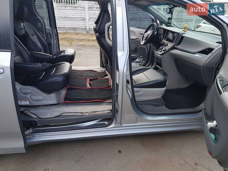 Минивэн Toyota Sienna 2015 в Киеве
