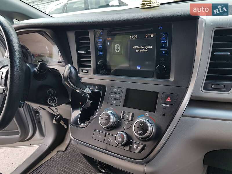 Минивэн Toyota Sienna 2015 в Киеве