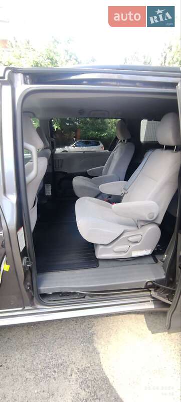 Минивэн Toyota Sienna 2016 в Киеве