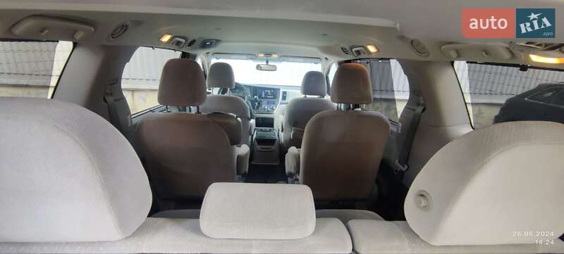 Минивэн Toyota Sienna 2016 в Киеве