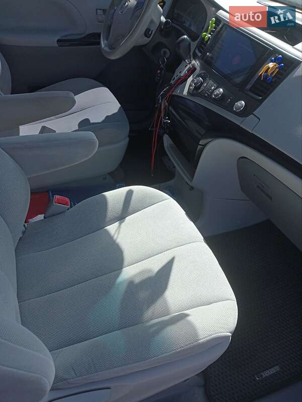 Мінівен Toyota Sienna 2010 в Шептицькому
