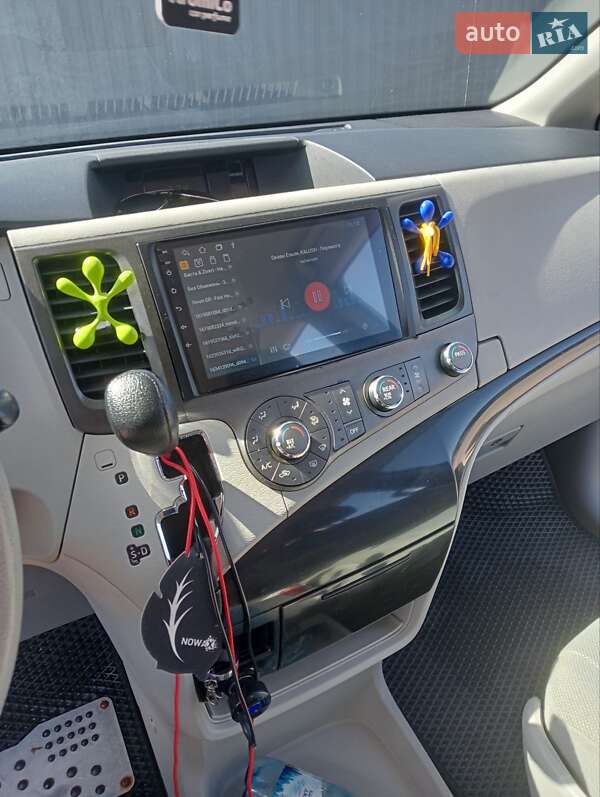 Мінівен Toyota Sienna 2010 в Шептицькому