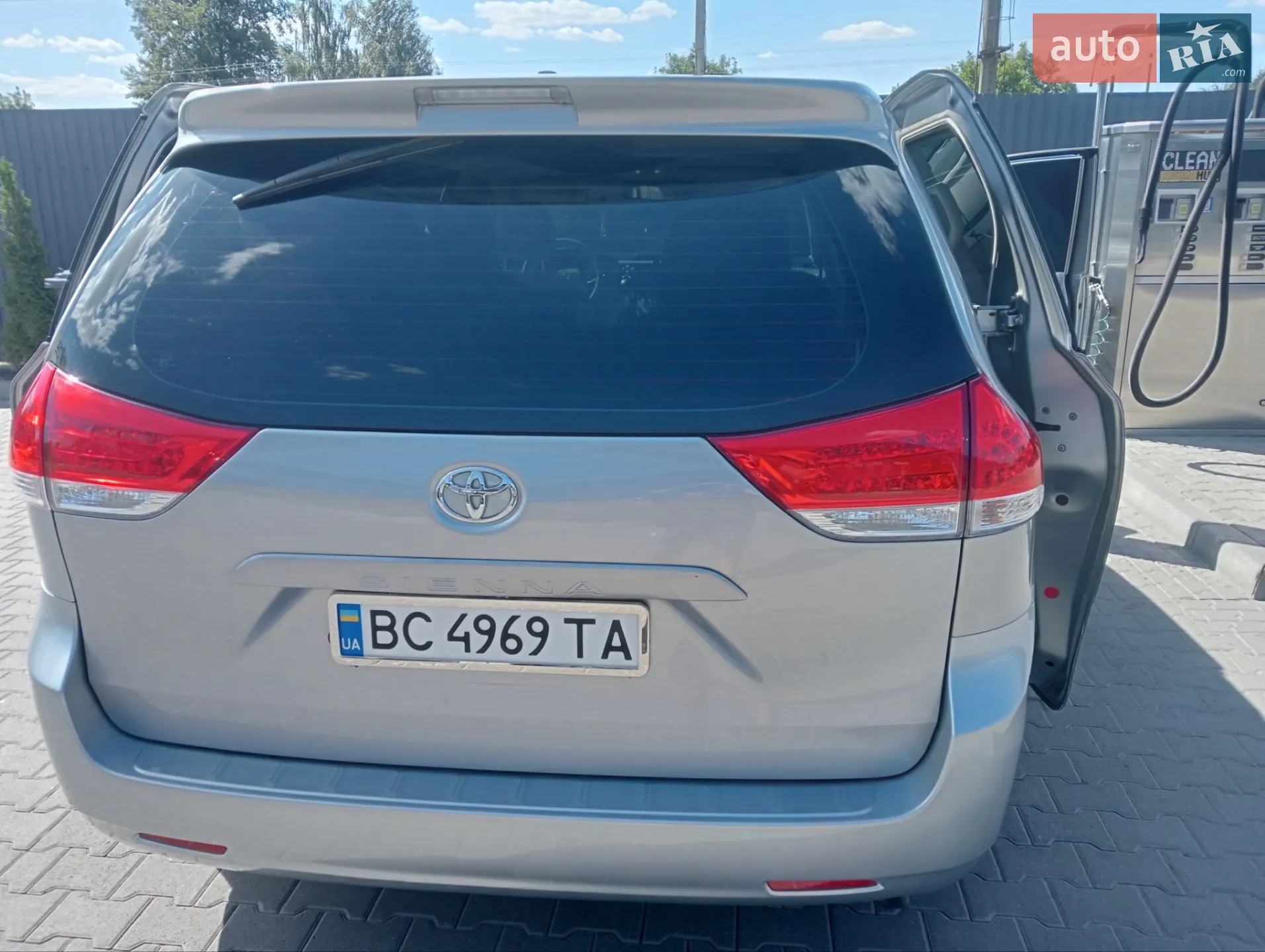 2010 Toyota Sienna - мініатюра 20