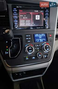 Минивэн Toyota Sienna 2019 в 