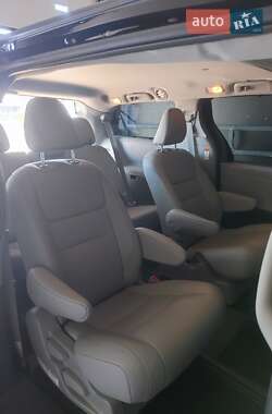 Минивэн Toyota Sienna 2019 в 