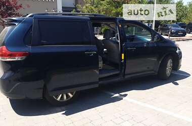 Минивэн Toyota Sienna 2012 в 