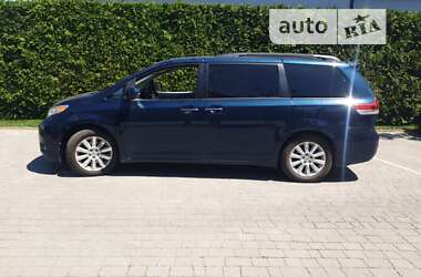 Минивэн Toyota Sienna 2012 в 