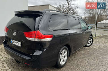 Минивэн Toyota Sienna 2013 в Ракитном