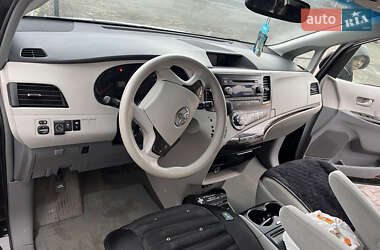 Минивэн Toyota Sienna 2013 в Ракитном