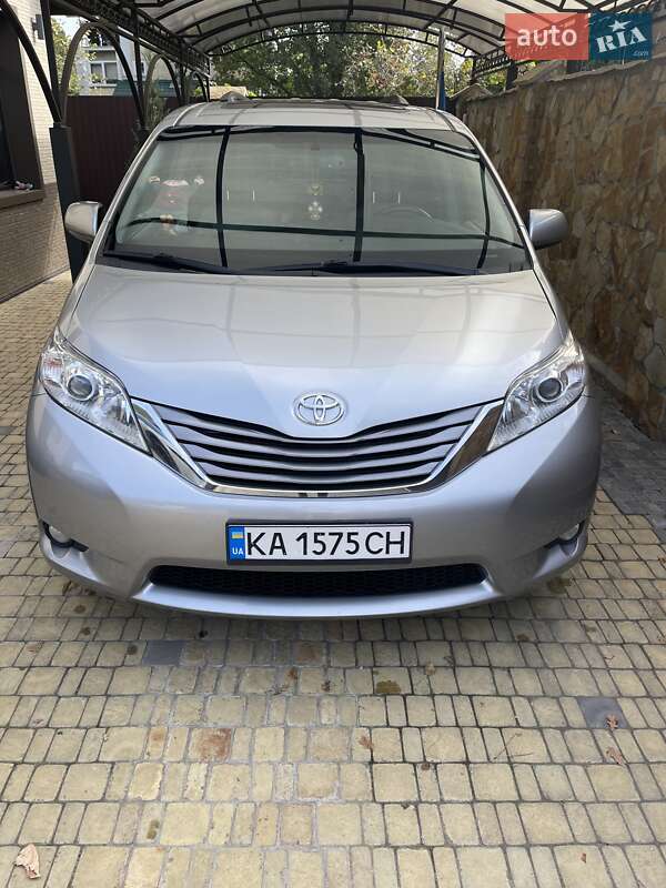 Toyota Sienna 2015