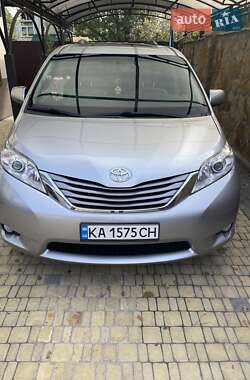 Минивэн Toyota Sienna 2015 в Киеве