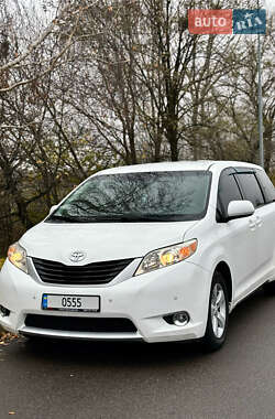 Мінівен Toyota Sienna 2011 в Києві