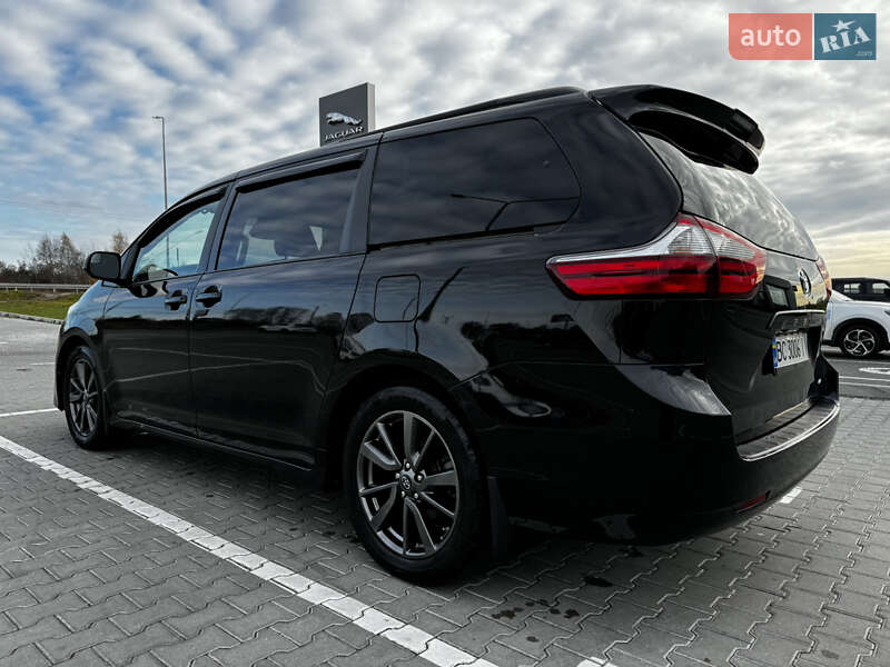 Мінівен Toyota Sienna 2019 в Львові