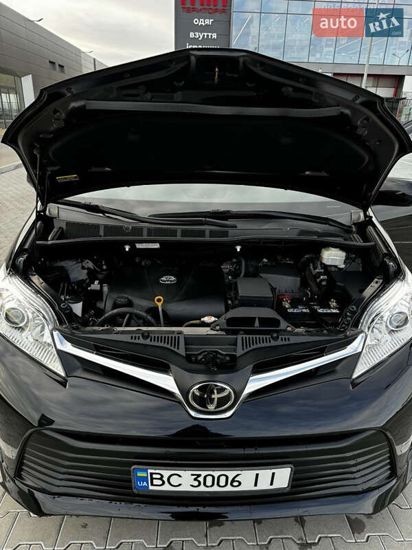 Мінівен Toyota Sienna 2019 в Львові