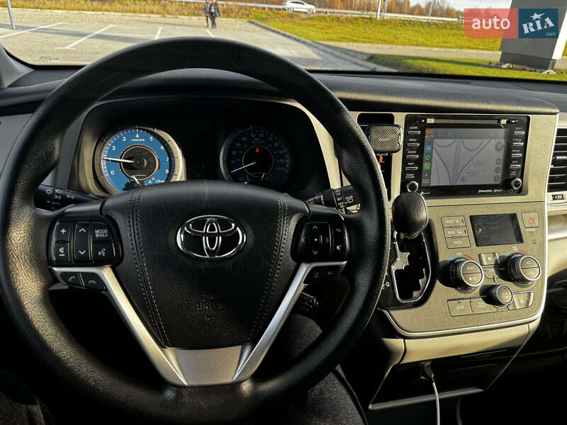 Мінівен Toyota Sienna 2019 в Львові