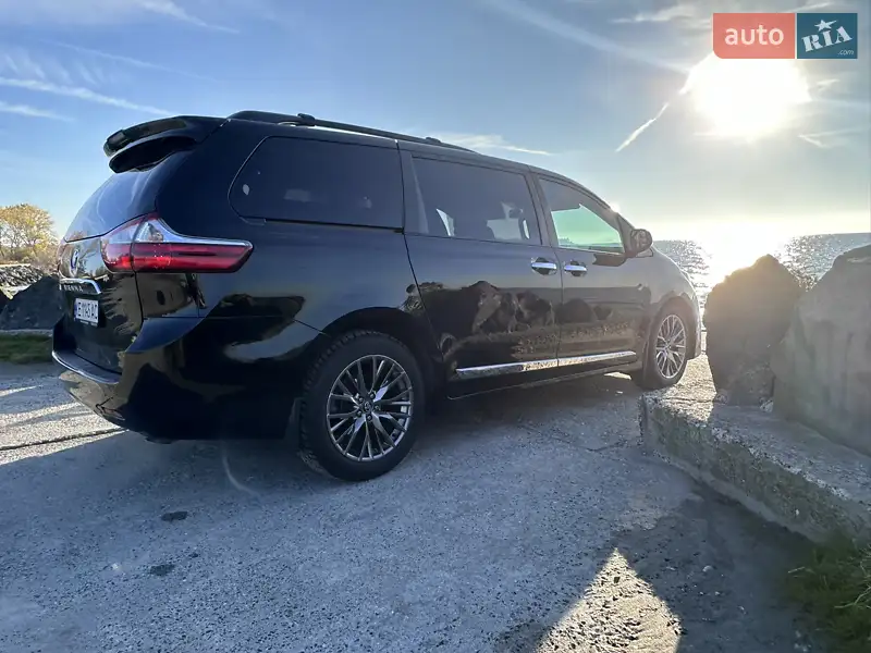 Toyota Sienna 2019