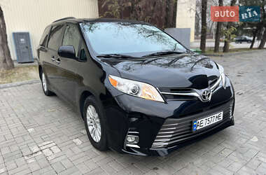 Минивэн Toyota Sienna 2017 в Днепре