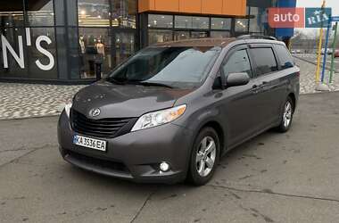 Мінівен Toyota Sienna 2015 в Києві