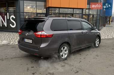 Мінівен Toyota Sienna 2015 в Києві