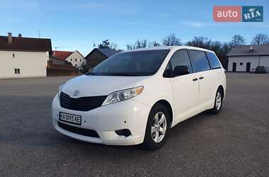 Мінівен Toyota Sienna 2011 в Києві