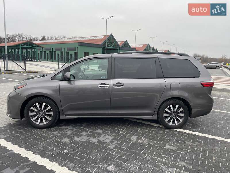 Мінівен Toyota Sienna 2019 в Києві