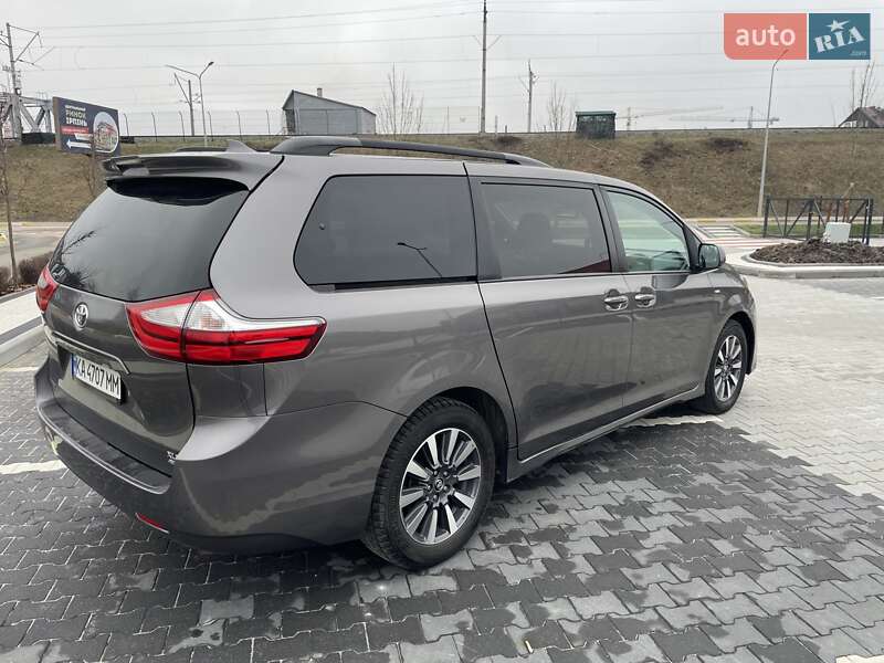 Мінівен Toyota Sienna 2019 в Києві