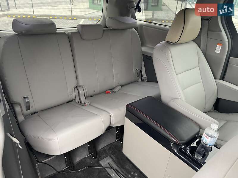 Мінівен Toyota Sienna 2019 в Києві