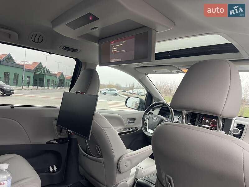 Мінівен Toyota Sienna 2019 в Києві