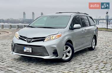 Мінівен Toyota Sienna 2020 в Києві