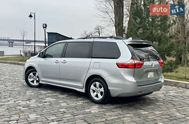 Мінівен Toyota Sienna 2020 в Києві