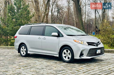 Мінівен Toyota Sienna 2020 в Києві