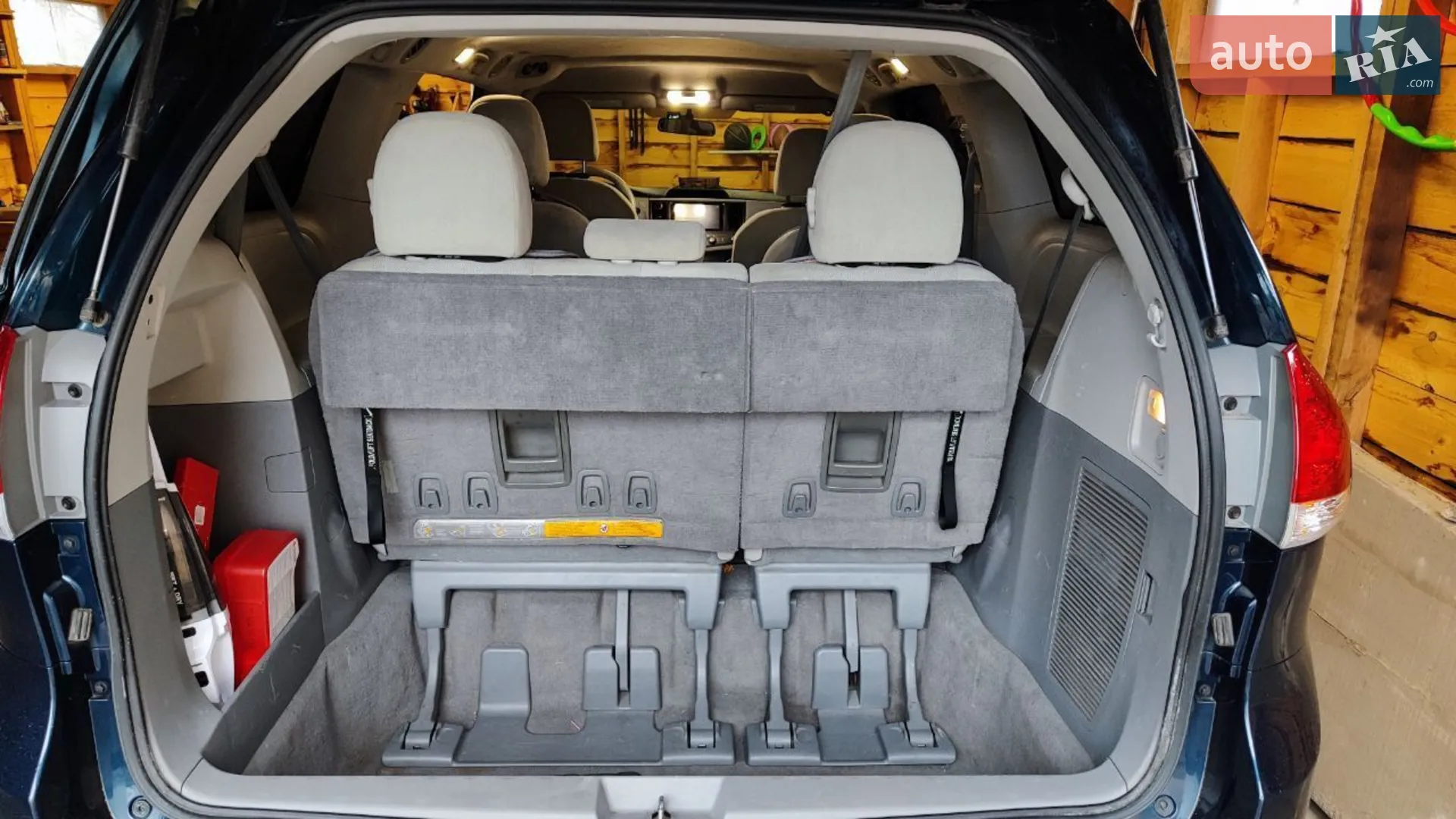 2010 Toyota Sienna - мініатюра 15