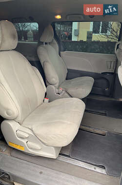 Мінівен Toyota Sienna 2014 в 